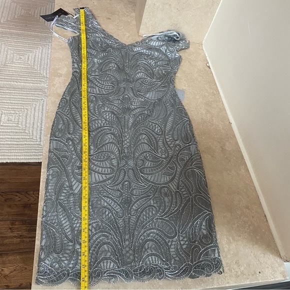 TADASHI SHOJI Silver Gray Embroidered Corded Lace Cold Shoulder Sheath Dress 4 - Picture 14 of 16